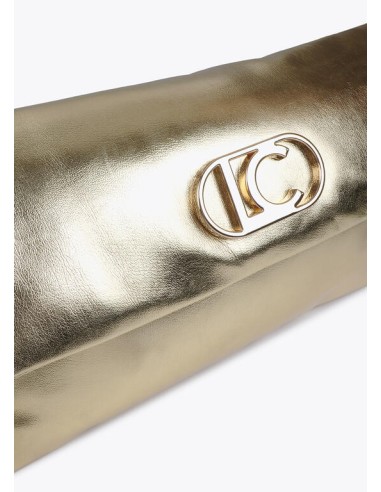 CARTERA-MANO-SOLAPA-EFECTO-PIEL-LOGO-DORADO-ASA-MANO-LOLA-CASADEMUNT