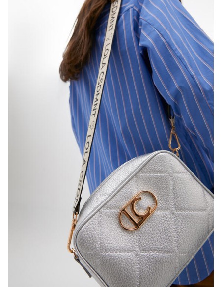 BANDOLERA-MONOGRAMA-ROMBOS-DOS-ASAS-REGULABLR-LOGO-DORADO-OVALADO-LOLA-CASADEMUNT