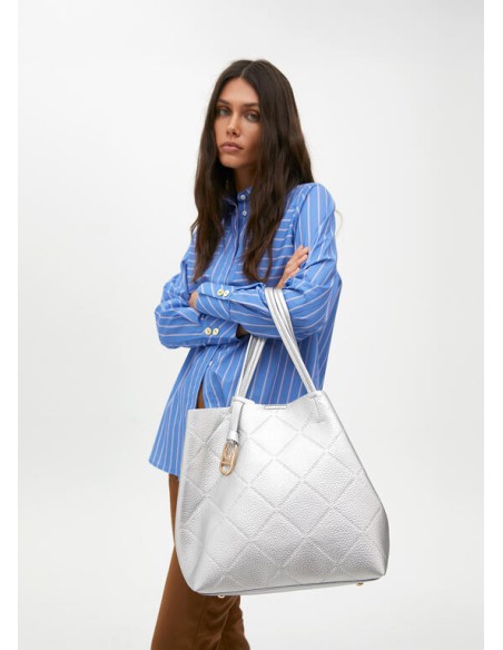 SHOPPER-MONOGRAMA-ROMBOS-DOS-ASAS-HOMBRO-LOGO-DORADO-OVALADO-LOLA-CASADEMUNT