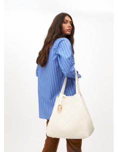 SHOPPER-MONOGRAMA-ROMBOS-DOS-ASAS-HOMBRO-LOGO-DORADO-OVALADO-LOLA-CASADEMUNT 2