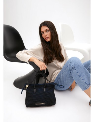 BOLSO-SHOPPER-REJILLA-BICOLOR-AZUL-NEGRO-DOS-ASAS-MANO-ASA-BANDOLERA-LOLA-CASADEMUNT