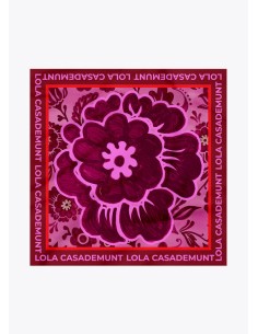 PAÑUELO-CUADRADO-FLOR-LOGO-BORDES-LOLA-CASADEMUNT