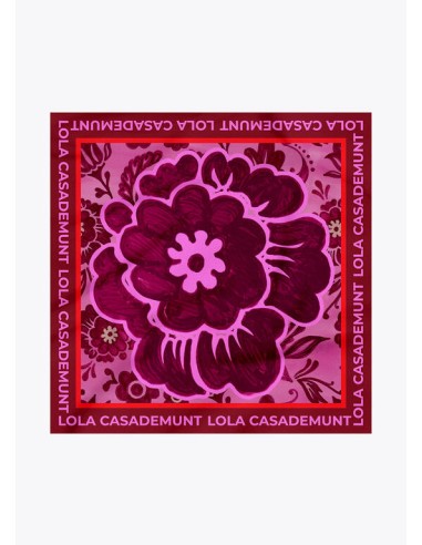 PAÑUELO-CUADRADO-FLOR-LOGO-BORDES-LOLA-CASADEMUNT