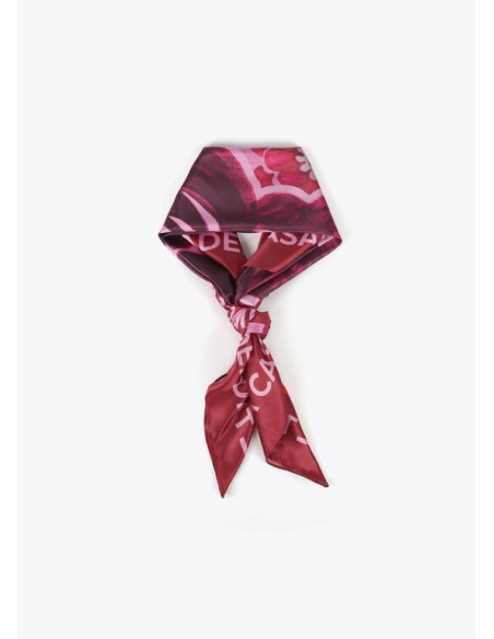 PAÑUELO-CUADRADO-FLOR-LOGO-BORDES-LOLA-CASADEMUNT