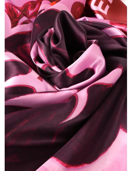 PAÑUELO-CUADRADO-FLOR-LOGO-BORDES-LOLA-CASADEMUNT