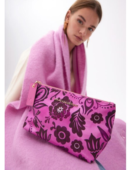 NECESER-ESTAMPADO-VIBRANTE-CIERRE-CREMALLERA-COMPARTIMENTO-TRASERO-LOLA-CASADEMUNT