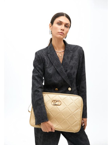 FUNDA-ORDENADOR-MONOGRAMA-ROMBOS-COMPARTIMETO-TRASERO-ASA-MANO-ASA-BANDOLERA-REGULABLE-EXTRAÍBLE-LOLA-CASADEMUNT