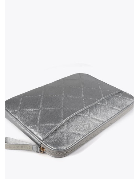 FUNDA-ORDENADOR-MONOGRAMA-ROMBOS-COMPARTIMETO-TRASERO-ASA-MANO-ASA-BANDOLERA-REGULABLE-EXTRAÍBLE-LOLA-CASADEMUNT