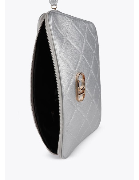 FUNDA-ORDENADOR-MONOGRAMA-ROMBOS-COMPARTIMETO-TRASERO-ASA-MANO-ASA-BANDOLERA-REGULABLE-EXTRAÍBLE-LOLA-CASADEMUNT