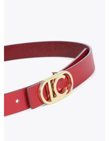 CINTURÓN-REVERSIBLE-EFECTO-SERPIENTE-BURDEOS-EFECTO-PIEL-ROJO-HEVILLA-LOGO-DORADO-OVALADO.-LOLA-CASADEMUNT