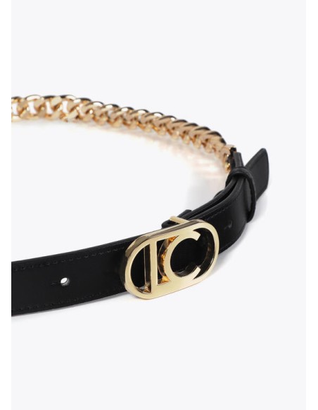 CINTURÓN-COMBINADO.CADENA-DORADO.EFECTO-PIEL-NEGRO-HEBILLA-LOGO-OVALADO-DORADO-LOLA-CASADEMUNT