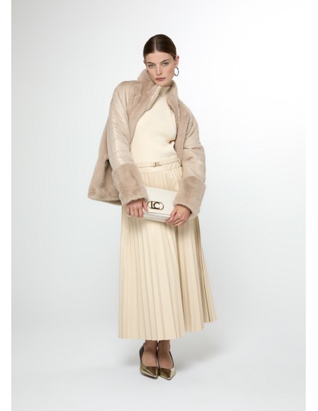 ABRIGO-COMBIMADP-CRUDO-PELO-PLUMAS-LOGO-MANGA-CIERRE-CREMALLERA-LOLA-CASADEMUNT