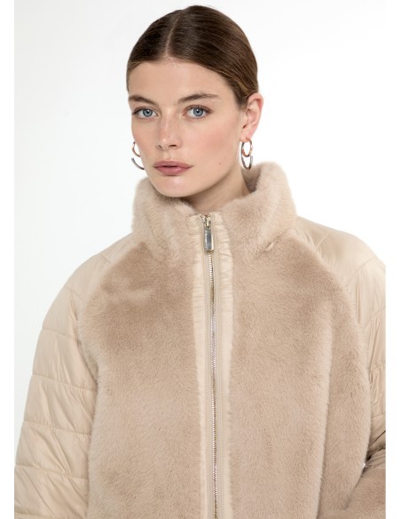 ABRIGO-COMBIMADP-CRUDO-PELO-PLUMAS-LOGO-MANGA-CIERRE-CREMALLERA-LOLA-CASADEMUNT