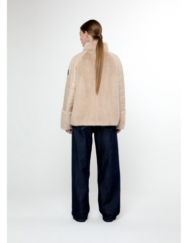 ABRIGO-COMBIMADP-CRUDO-PELO-PLUMAS-LOGO-MANGA-CIERRE-CREMALLERA-LOLA-CASADEMUNT