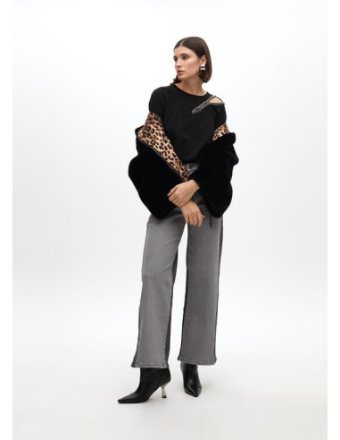 ABRIGO-PELO-NEGRO-CAPUCHA-AJUSTABLE-CIERRE-CREMALLERA-INTERIOR-FORRADO-ESTAMPADO-ANIMAL-PRINT-LOLA-CASADEMUNT