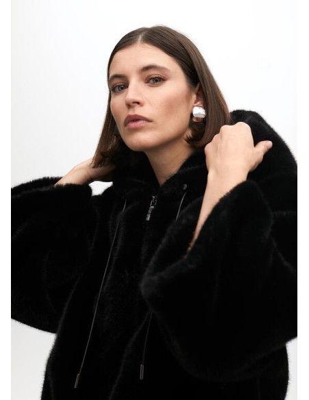 ABRIGO-PELO-NEGRO-CAPUCHA-AJUSTABLE-CIERRE-CREMALLERA-INTERIOR-FORRADO-ESTAMPADO-ANIMAL-PRINT-LOLA-CASADEMUNT