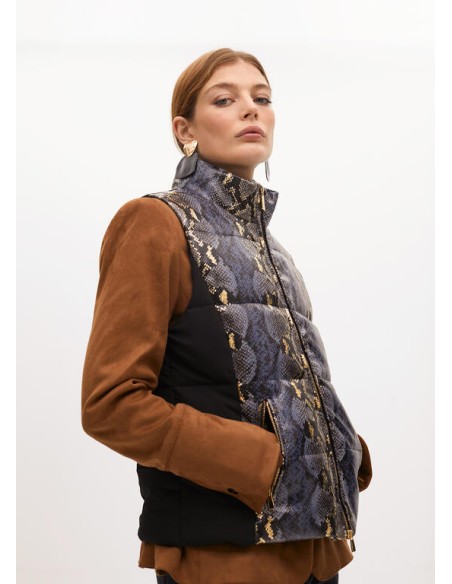 CHALECO-ACOLCHADO-COMBINADO.AZUL-GRIS-NEGRO-DORADO-PRINT-LOLA-CASADEMUNT