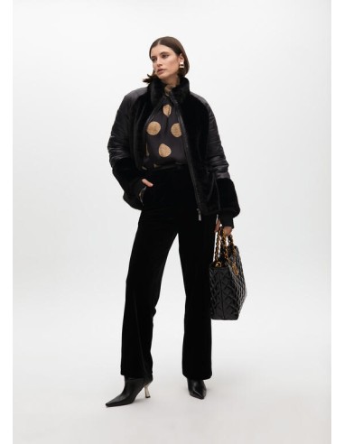 CAMISA-NEGRA-TOPOS-TIERRA-MANGAS-ABULLONADAS-CIERRE-BOTONES-TRASEROS-CUELLO-PERKINS-LOLA-CASADEMUNT