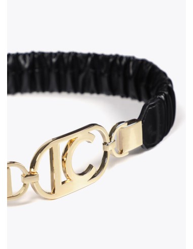 CINTURÓN-NEGRO-ELÁSTICO-EFECTO-PIEL-HEBILLA-DORADA-LOGO-OVALADO-LOLA-CASADEMUNT