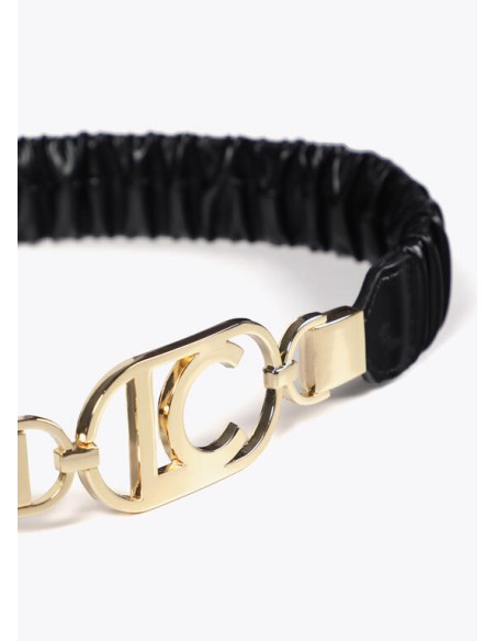 CINTURÓN-NEGRO-ELÁSTICO-EFECTO-PIEL-HEBILLA-DORADA-LOGO-OVALADO-LOLA-CASADEMUNT