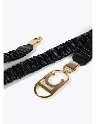 CINTURÓN-NEGRO-ELÁSTICO-EFECTO-PIEL-HEBILLA-DORADA-LOGO-OVALADO-LOLA-CASADEMUNT