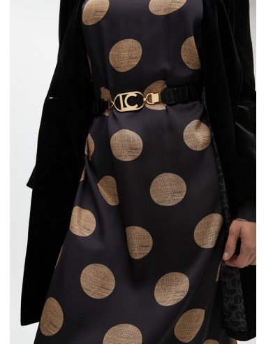 CINTURÓN-NEGRO-ELÁSTICO-EFECTO-PIEL-HEBILLA-DORADA-LOGO-OVALADO-LOLA-CASADEMUNT