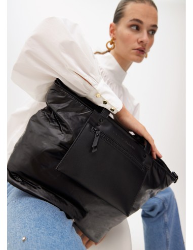 SHOPPER-NYLON-SATINADO-BOLSILLO-FRONTAL-DOS-ASAS-HOMBRO-ASA-BAMDOLERA-EXTRAÍBLE-LOLA-CASADEMUNT