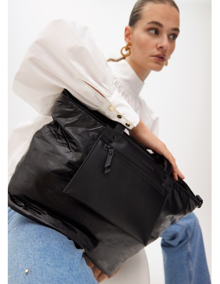 SHOPPER-NYLON-SATINADO-BOLSILLO-FRONTAL-DOS-ASAS-HOMBRO-ASA-BAMDOLERA-EXTRAÍBLE-LOLA-CASADEMUNT