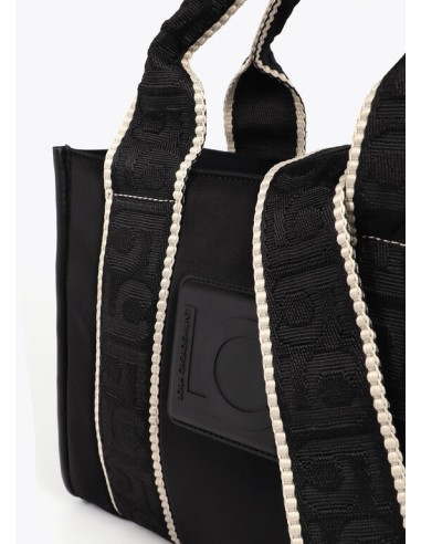 MINI-SHOPPER-TEJIDO-TIPO-NEOPRENO-DETALLES-CLAROS-ASAS-MANO-ASA-BANDOLERA-LOGO-SILICONA-AL-TONO-LOLA-CASADEMUNT