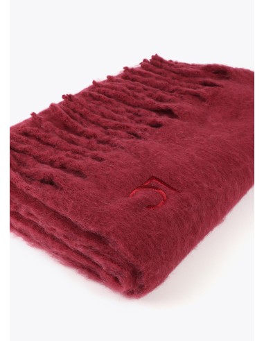 BUFANDA-LISA-MONOCOLOR-FLECOS-GRUESOS-LOGO-BORDADO-AL-TONO-LOLA-CASADEMUNT