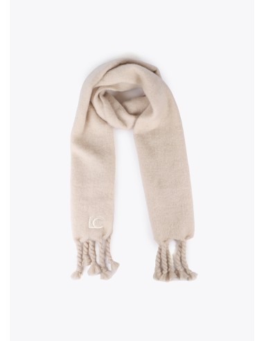 BUFANDA-LISA-MONOCOLOR-FLECOS-GRUESOS-LOGO-BORDADO-AL-TONO-LOLA-CASADEMUNT