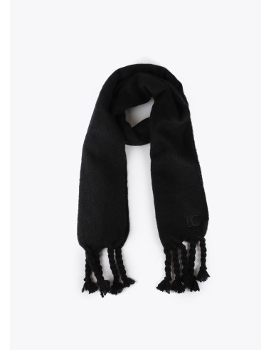 BUFANDA-LISA-MONOCOLOR-FLECOS-GRUESOS-LOGO-BORDADO-AL-TONO-LOLA-CASADEMUNT