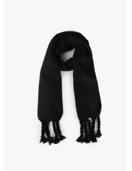 BUFANDA-LISA-MONOCOLOR-FLECOS-GRUESOS-LOGO-BORDADO-AL-TONO-LOLA-CASADEMUNT