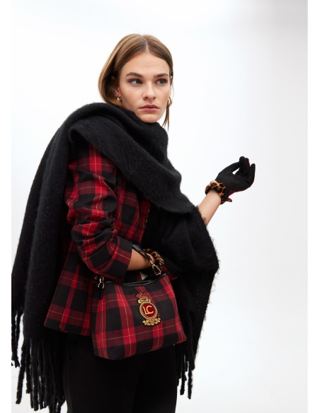 BUFANDA-LISA-MONOCOLOR-FLECOS-GRUESOS-LOGO-BORDADO-AL-TONO-LOLA-CASADEMUNT