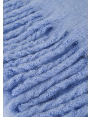 BUFANDA-LISA-MONOCOLOR-FLECOS-GRUESOS-LOGO-BORDADO-AL-TONO-LOLA-CASADEMUNT