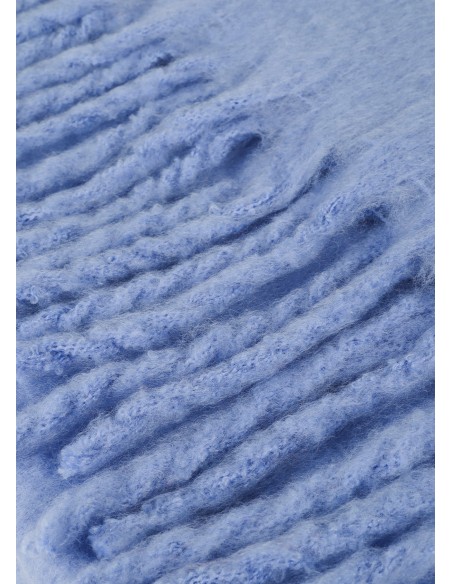 BUFANDA-LISA-MONOCOLOR-FLECOS-GRUESOS-LOGO-BORDADO-AL-TONO-LOLA-CASADEMUNT