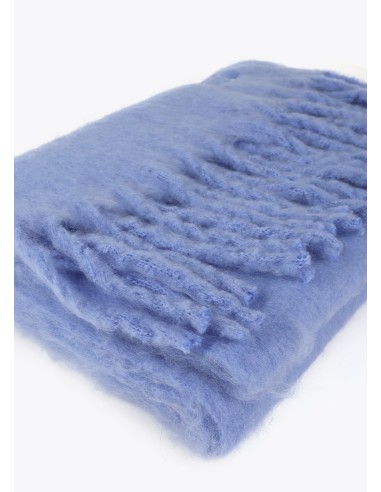 BUFANDA-LISA-MONOCOLOR-FLECOS-GRUESOS-LOGO-BORDADO-AL-TONO-LOLA-CASADEMUNT