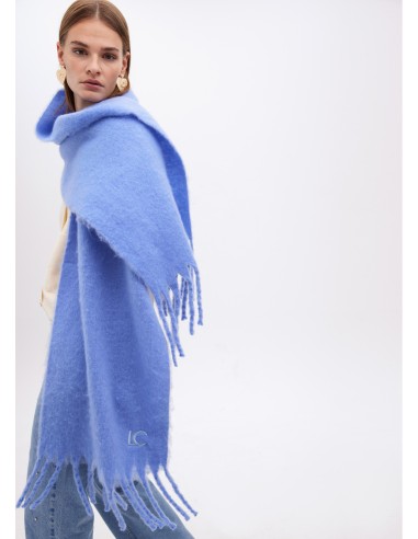 BUFANDA-LISA-MONOCOLOR-FLECOS-GRUESOS-LOGO-BORDADO-AL-TONO-LOLA-CASADEMUNT