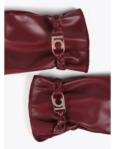 GUANTES-EFECTO-PIEL-DETALLE-PULSERA-AL-TONO-LOGO-OVALADO-BRILLANTITOS-LOLA-CASADEMUNT