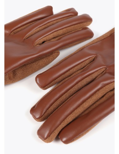 GUANTES-EFECTO-PIEL-DETALLE-PULSERA-AL-TONO-LOGO-OVALADO-BRILLANTITOS-LOLA-CASADEMUNT