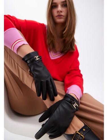 GUANTES-EFECTO-PIEL-DETALLE-PULSERA-AL-TONO-LOGO-OVALADO-BRILLANTITOS-LOLA-CASADEMUNT