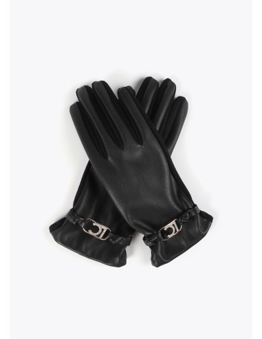 GUANTES-EFECTO-PIEL-DETALLE-PULSERA-AL-TONO-LOGO-OVALADO-BRILLANTITOS-LOLA-CASADEMUNT