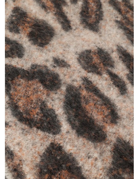 BUFANDA-ESTAMPADO-PRINT-FLECOS-LOGO-BORDADO-LOLA-CASADEMUNT