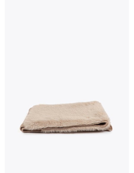 BUFANDA-COMBINADA-PUNTO-NEGRO-PELO-CRUDO-LOLA-CASADEMUNT