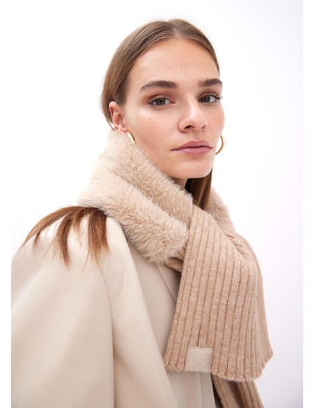 BUFANDA-COMBINADA-PUNTO-NEGRO-PELO-CRUDO-LOLA-CASADEMUNT