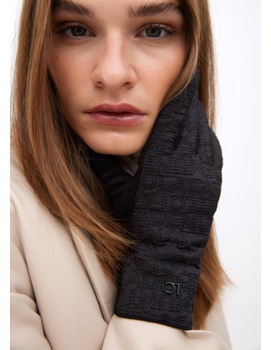 GUANTES-LOGOTIPADOS-TEJIDO-SUAVE-LOGO-METAL-AL-TONO-LOLA-CASADEMUNT