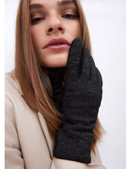 GUANTES-LOGOTIPADOS-TEJIDO-SUAVE-LOGO-METAL-AL-TONO-LOLA-CASADEMUNT