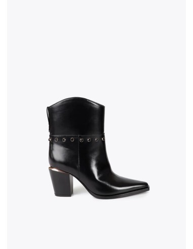 BOTÍN-PIEL-NEGRO-TIPO-COWBOY-DETALLES-METÁLICOS-CIERRE-CREMALLERA-LATERAL-DETALLES-DORADOS-LOLA-CASADEMUNT