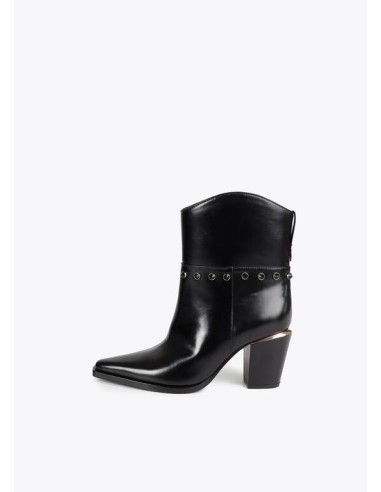 BOTÍN-PIEL-NEGRO-TIPO-COWBOY-DETALLES-METÁLICOS-CIERRE-CREMALLERA-LATERAL-DETALLES-DORADOS-LOLA-CASADEMUNT