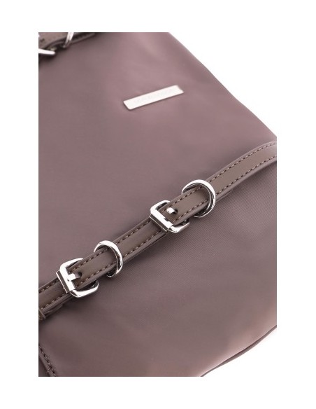 BANDOLERA-NYLON-TAUPE.DETALLES-PLATA-COMPARTIMENTO-TRASERO-TUNDRA-DON-ALGODÓN